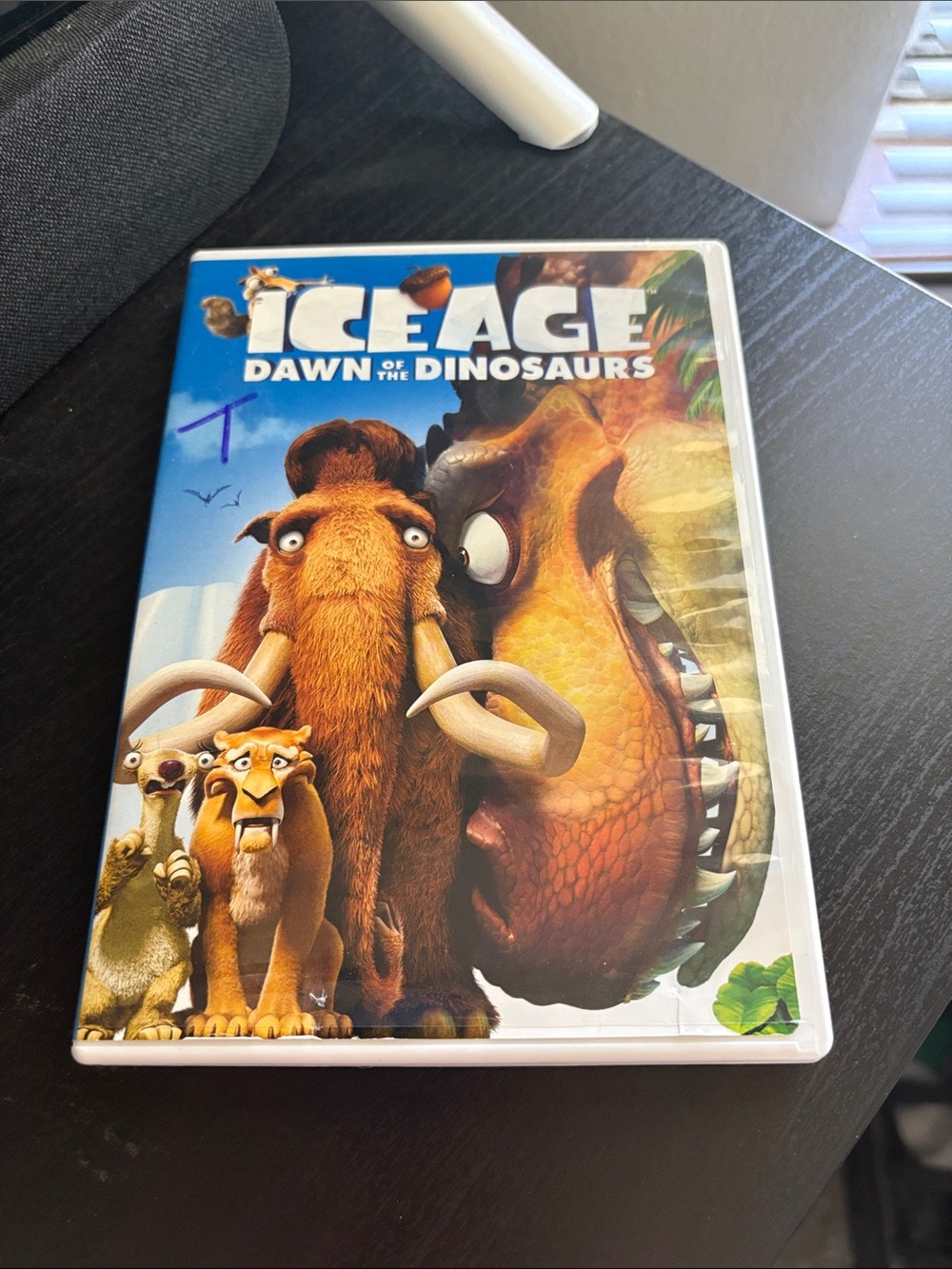 Ice Age: Dawn of the Dinosaurs DVD - Colorful Cover Art